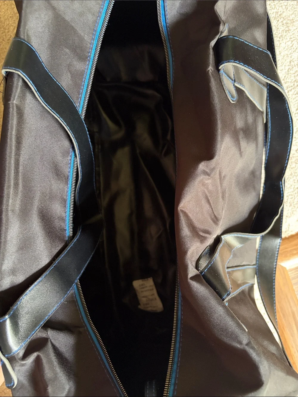 NWT Vince Camuto Black Large Duffle Bag / Sac Gym Travel Bag With Shoulder Strap